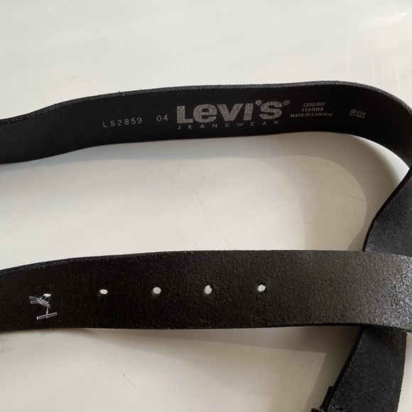 Levi’s Jeanswear Genuine Leather belt with Embossed Pewter Belt Buckle NWOT - Picture 7 of 7